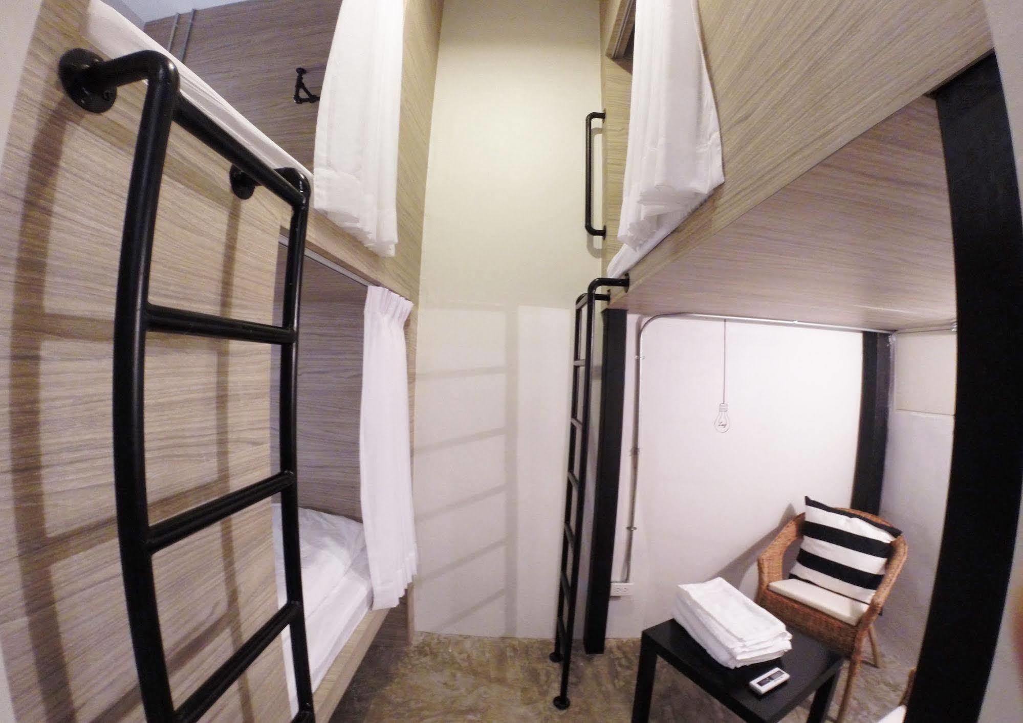 Slumber Bangkok Soi 1 Hostel Exterior foto